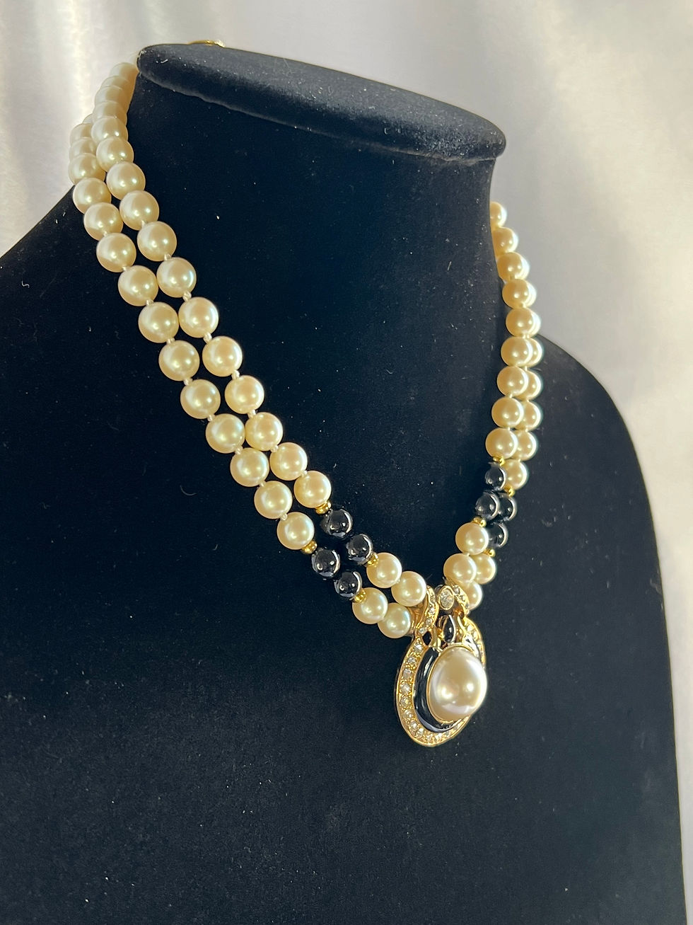 Vintage Pearl Drop Choker / Double Strand / 15"