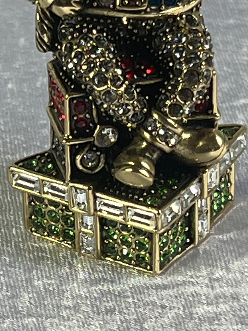 Thumbnail: Heidi Daus "Santa's Little Helper" Brooch/Pin