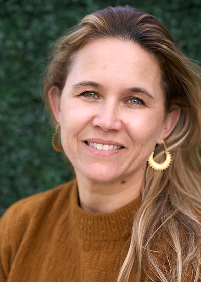 Anelor - Cheveux cote_edited.jpg