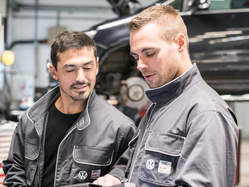VOLKSWAGEN UND ÖTSCHER BERUFSKLEIDUNG: EINE NACHHALTIGE ERFOLGSGESCHICHTE SEIT DEN 1970ER JAHREN