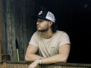 Discover Fin Pearson's Blend of Modern and Traditional Country Music