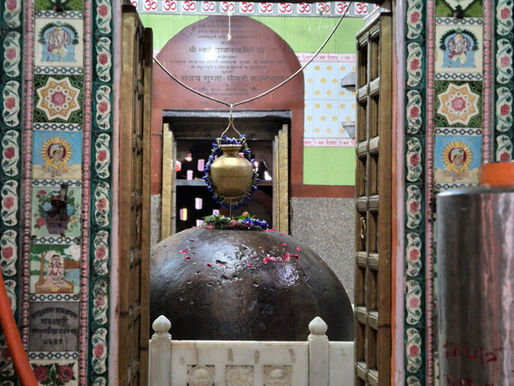 The huge Shiva Lingam at the Tilabhandeshwar Temple Kashi Varanasi