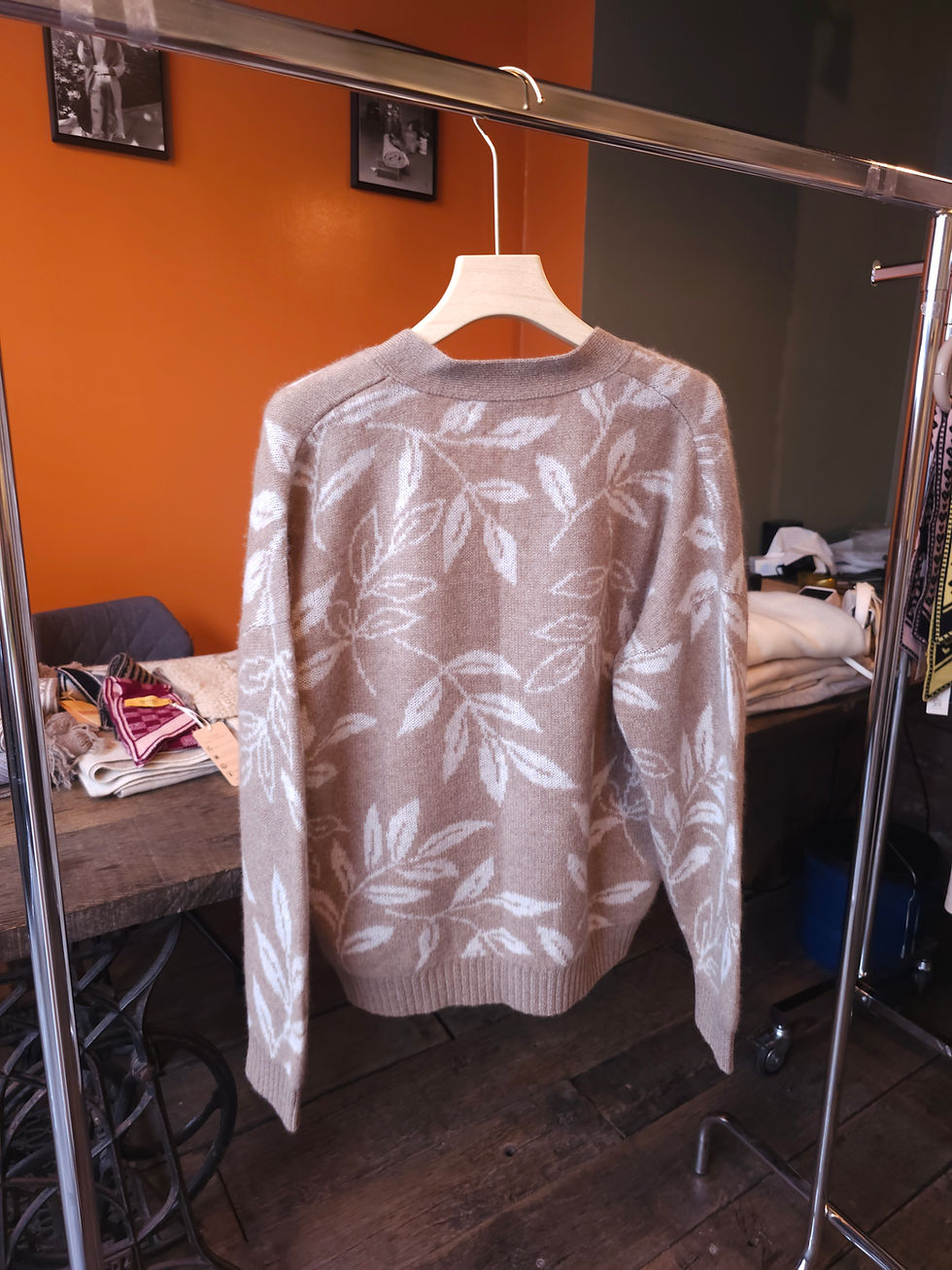Miniature : Natural leaves motif cardigan in open knit jacquard