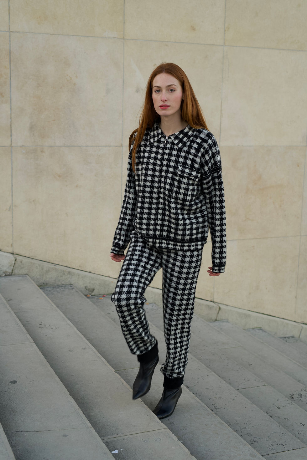 Thumbnail: Fashionable pants in gingham check with feminine tapered fit & pleated waist