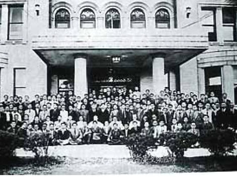 남북연석회의에 참석하고 돌아온 대표단과 환영인사들. 1948.5.6..jpg