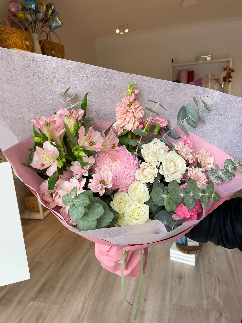 Thumbnail: Pinky White Bouquet 