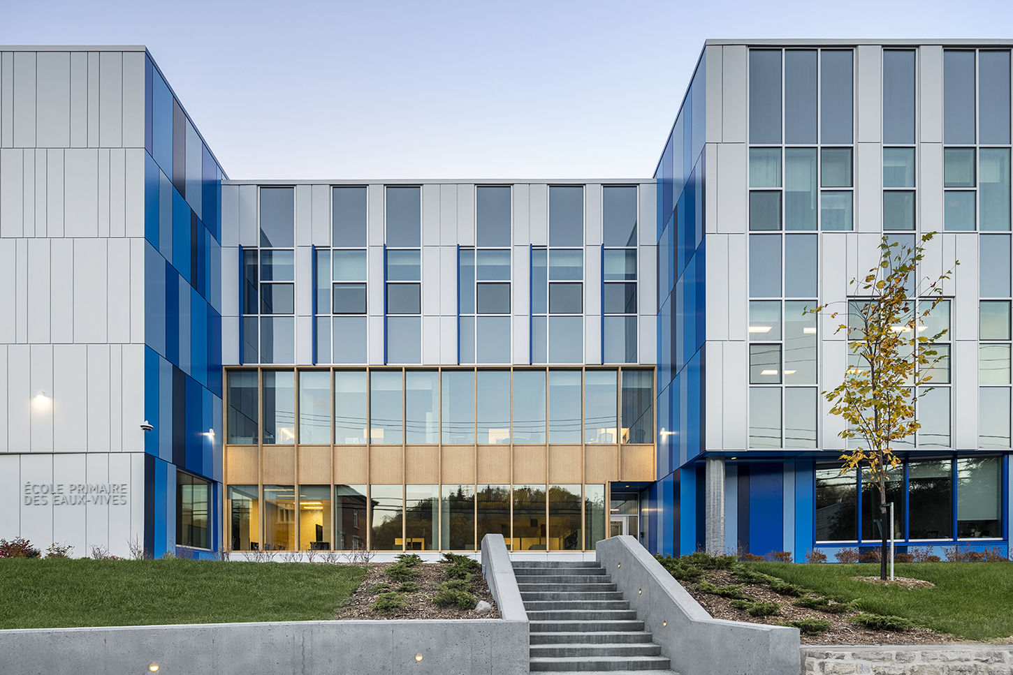 Photo de l'école des Eaux-Vives à la Malbaie