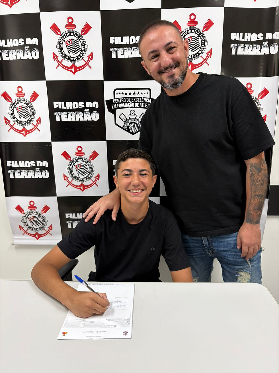 Talento de Mauá assina contrato de formação com o Corinthians