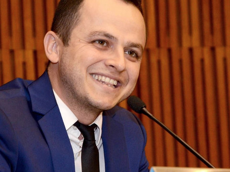 “FOGUETE NÃO TEM RÉ” diz Vereador Professor Minhoca.