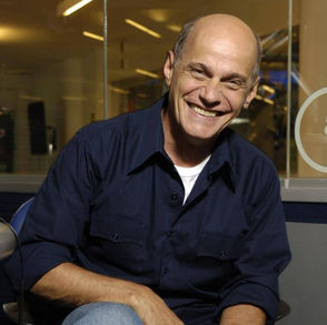 Jornalista Ricardo Boechat, morre aos 66 anos em acidente de helicóptero.