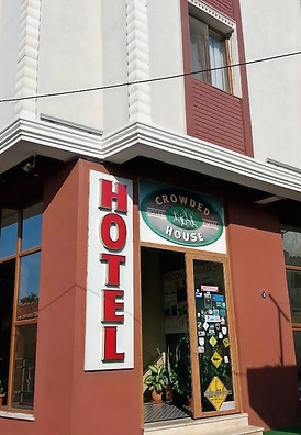 Exterior view of Crowded House Hotel in Eceabat