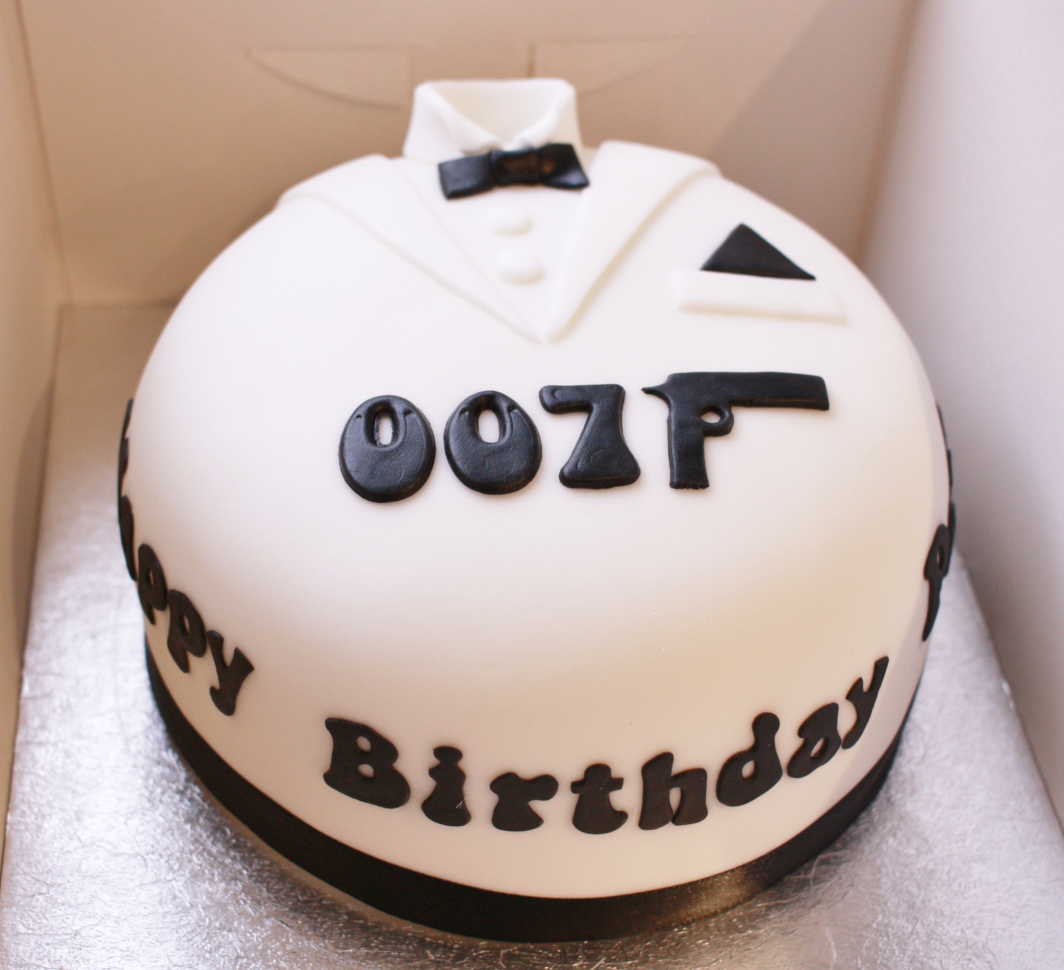 007 fondant cake