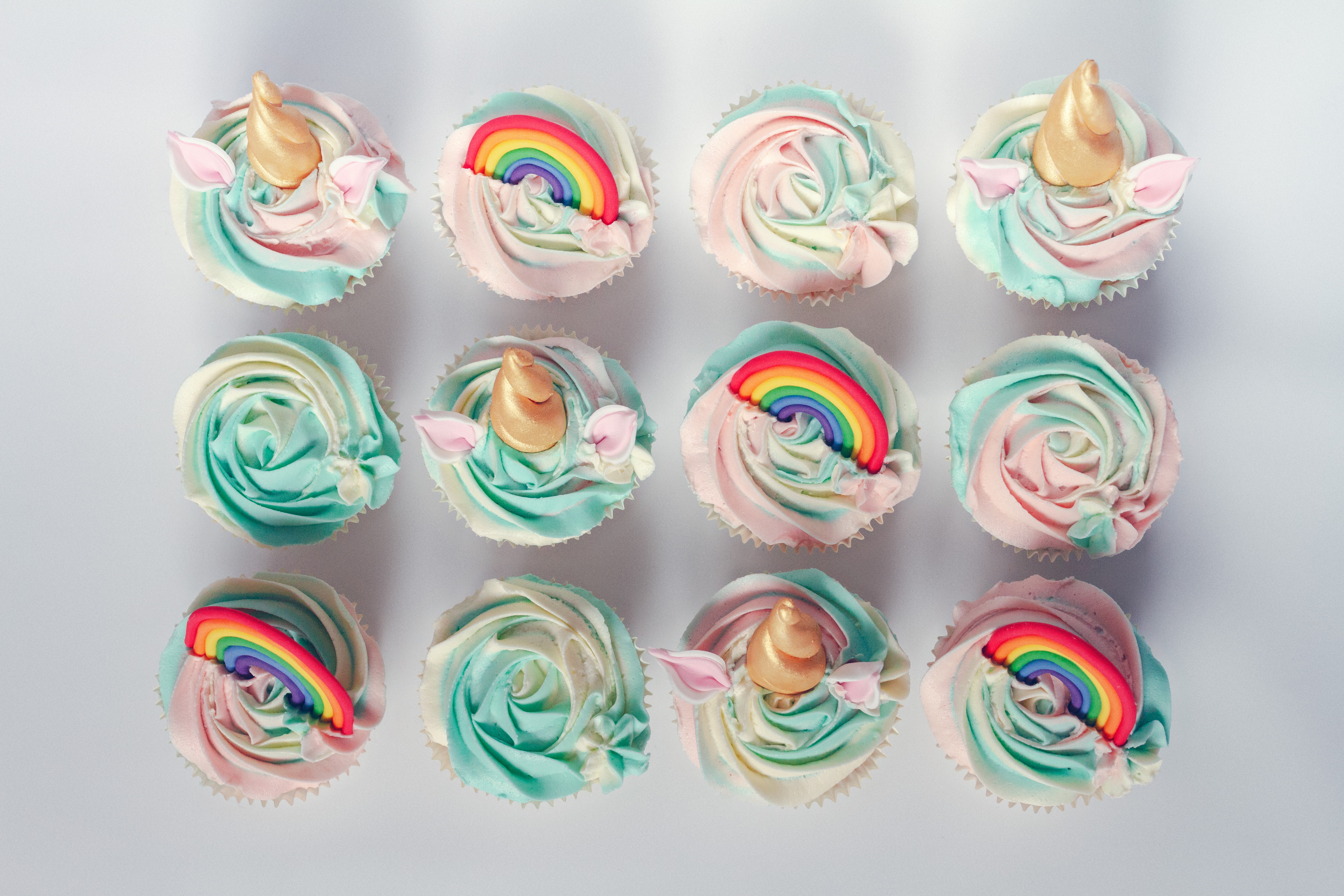 Unicorn & rainbow cupcakes