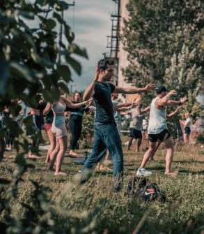 Les fondations de la santé holistique : Aligner la posture, la respiration et le mouvement