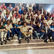 Estudantes da Faculdade de Direito da UFPR reunidos nas escadarias da Praça Santos Andrade nos anos 1980, incluindo Marilena Winter e o autor.