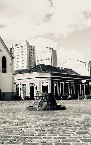 O Centro Histórico de Curitiba na década de 1970, período em que a cidade começava a desenhar sua identidade urbana antes do boom turístico de massa.
