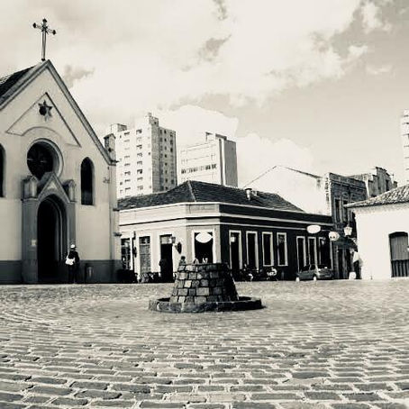 O Centro Histórico de Curitiba na década de 1970, período em que a cidade começava a desenhar sua identidade urbana antes do boom turístico de massa.