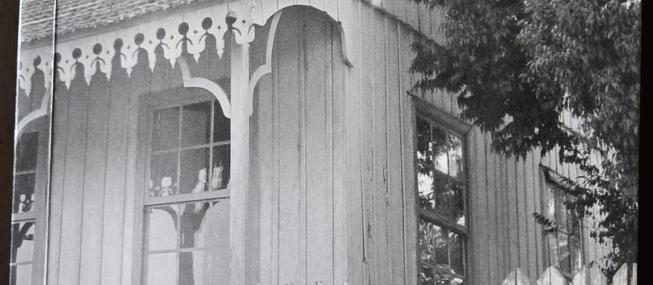 O livro de Arnoldo Monteiro Bach, Alemães do Volga no Pugas, retrata o quotidiano dos imigrantes alemães em Palmeira, e como eles ajudaram a construir o Paraná. O altar mor da Igreja Matriz de Palmeira foi construído por um deles, Benjamin Mayer, um fabricante de carroças.