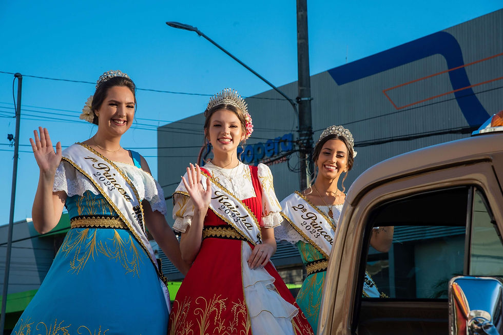 A principal festa local é hoje a Heimatfest, normalmente marcada para abril. Ela é a sucessora da antiga festa do colono, que misturava a cultura alemã e italiana em homenagem aos frutos da terra e àqueles que calejavam mãos para produzir riqueza.