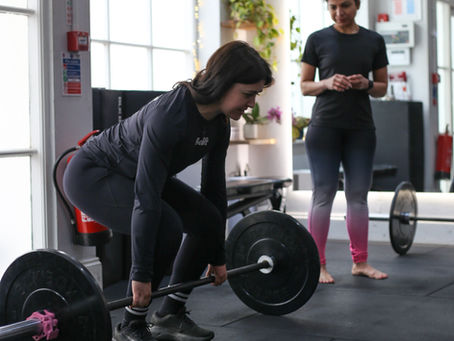Belift personal trainer, teaching members how to deadlift in a session