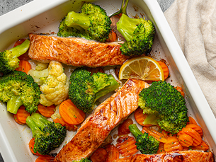 SALMÓN AL HORNO CON BRÓCOLI
