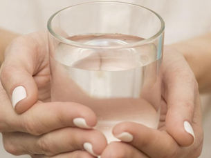 UN VASO DE AGUA AL DESPERTAR