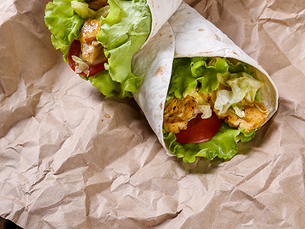 WRAP DE POLLO CON AGUACATE