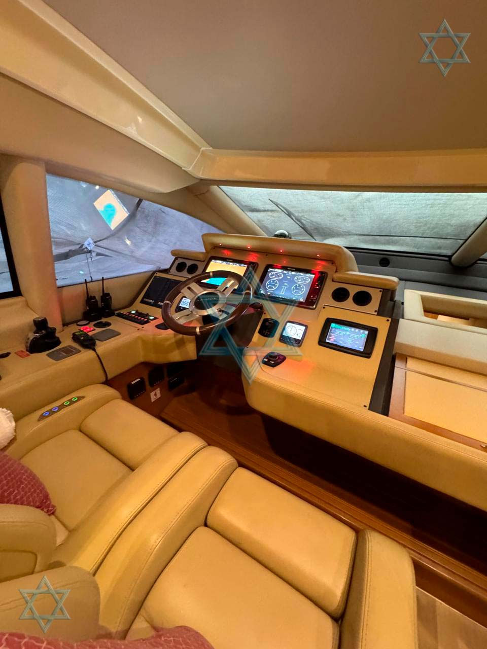 Miniatura: Azimut 70