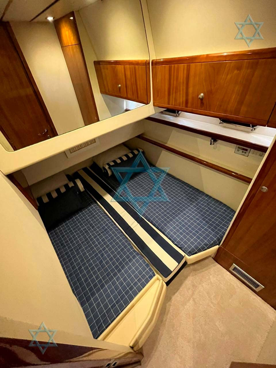 Miniatura: Ferretti 55