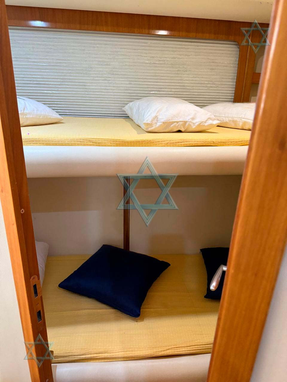 Miniatura: Intermarine 560