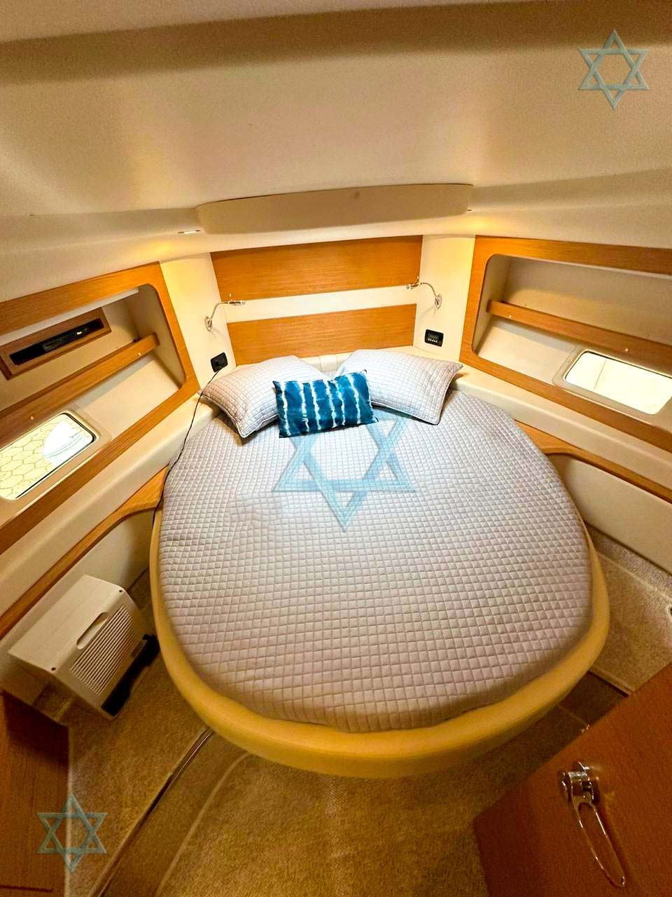 Miniatura: Azimut 43