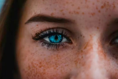 Faux contenus IA (deepfakes) : ce que les snowbirds doivent absolument savoir