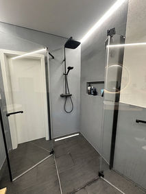 Fertige fugenlose, bodengleichen Walk-In Dusche