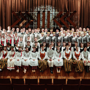 Dum spiro, salto. Kustības spēks. “Ačkupa” mediķi apvieno veselību un deju