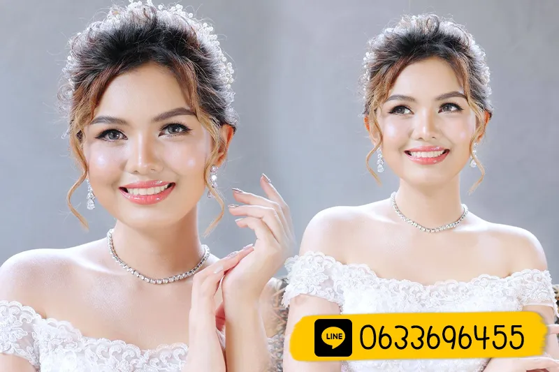 ช่างแต่งหน้าเจ้าสาวแปดริ้ว รับปริญญา แปดริ้ว ฉะเชิงเทรา ช่างแต่งหน้าเจ้าสาว รับปริญญา แปดริ้ว ฉะเชิงเทรา กับสไตล์การ แต่งหน้าเจ้าสาว ของ babimakeup จะเน้นการแต่งหน้าให้ดูเป็นธรรมชาติ โทนสีหวาน หรือโทนสีเข้มแล้วแต่เลือกได้ จะไม่แต่งหน้าหนักมากจนดูหนาหลอกตาหรือดูแก่เกินกว่าวัย อยากให้น้องๆมั่นใจได้ว่าเมื่อแต่งหน้าแล้วจะสวยสมวัยสดใส ซึ่งจะช่วยเสริมบุคลิกให้ตัวน้องๆ สวยอย่างมั่นใจได้แน่นอน ไม่ต้องกังวลถึงปัญหาผิวต่างๆ ไม่ว่าจะเป็นรอยแดง รอยดำจากสิว หรือรอยกระ เครื่องสำอางที่ออมใช้แต่งหน้า เป็นเครื่องสำอางเคาเตอร์แบรนด์ทุกชิ้น รับประกันความทน ผิวเด้งตั้งแต่เช้าจนเย็น โดยมีหลากหลายแบรนด์เพื่อให้สามารถใช้ได้กับทุกสภาพผิวของลูกค้าทุกๆท่าน ถ้าเราผิวขาว ผิวเข้ม ผิวสองสีล่ะ จะมีปัญหามั้ย? เรามีรองพื้นครบทุกเฉดสี บัณฑิตที่รับปริญญามีสีผิวขาว หรือ ผิวเข้ม กลัวหน้าลอย หรือ หน้าหมองคล้ำ ไม่ต้องเป็นห่วงค่ะ ออมช่วยเตรียมผิวให้อย่างดี ตั้งแต่การบำรุงผิวมาจนถึงการเลือกรองพื้นให้เข้ากับสีผิว หรือบางคนอยากได้หน้าสว่างๆหน่อย ก็ทำได้ค่ะ ถ่ายรูปออกมาสวยแน่นอน เราใส่ใจในทุกขั้นตอนของการแต่งหน้า ปรับแก้โครงหน้า ปรับแก้ปัญหาของสภาพผิวแบบต่างๆ และเสริมจุดเด่นของน้องให้สวยยิ่งขึ้น โดยคำนึงถึงความมั่นใจของน้องบัณฑิตเป็นหลักค่ะ สำหรับทรงผมรับปริญญา หากมีแบบที่ชอบ บัณฑิตทุกท่านสามารถเลือกมาเองได้ หรือลองปรึกษากับช่างผมในทีมเพื่อหาทรงที่เหมาะกับโครงหน้า สไตล์แต่งหน้า และช่วยเสริมบุคลิกของน้องๆก็ได้เช่นกันค่ะ ในแต่ละวัน เราจะรับแต่งหน้าจำนวนจำกัด เพื่อ เน้นที่คุณภาพ โดยจะเก็บรายละเอียดการแต่งหน้าน้องแต่ละคนให้สวยสมบูรณ์ที่สุด ถ้าน้องๆทราบวันเวลาที่ชัดเจนแล้ว แนะนำว่ารีบติดต่อสอบถามตั้งแต่เนิ่นๆ นะคะเพื่อล๊อคคิวแต่งหน้าไว้ก่อน โดยการโอนมัดจำล่วงหน้า เมื่อล๊อคคิวแล้วก็สบายใจได้เลย ไปจัดการเรื่องสำคัญอื่นต่อได้ ปล่อยเรื่องการแต่งหน้าทำผมในวันรับปริญญาวันที่สำคัญที่สุดอีกวันของน้องให้เป็นหน้าที่ของ " babimakeup ช่างแต่งหน้าเจ้าสาว รับปริญญา แปดริ้ว ฉะเชิงเทรา " เองค่ะ ขอการันตีด้วยประสบการณ์แต่งหน้ากว่า 10 ปี ที่สำคัญเราให้บริการอย่างจริง ใส่ใจลูกค้า เราใช้เครื่องสำอางที่มีคุณภาพสวยติดทนทั้งวัน อุปกรณ์สะอาดมั่นใจได้เเน่นอน เเละยังมีทีมทางคุณภาพคอยให้บริการอีกด้วย BABi MAKEUP ให้บริการแต่งหน้าเจ้าสาว - ทำผมเจ้าสาว โดยช่างแต่งหน้าเจ้าสาวที่มีประสบการณ์ในการแต่งหน้ามากว่า 10 ปี ยินดีให้บริการเจ้าสาวทุกท่านด้วยความจริงใจค่ะ ไม่ว่าจะเป็นแต่งหน้าเจ้าสาว แต่งหน้ารับปริญญา แต่งหน้าออกงาน แต่งหน้าถ่ายแบบ แต่งหน้าถ่ายโปรไฟล์ และเปิดสอนแต่งหน้าตัวเอง แต่งหน้าประกอบชีพ ในราคาประหยัด ขอบคุณเจ้าสาวทุกท่านที่ไว้วางใจมาแต่งหน้าเจ้าสาวกับเรา เราจะรักษามาตรฐานของเราต่อไปเพื่อให้เจ้าสาวที่มาแต่งหน้าเจ้าสาวกับเราได้สวยปังมั่นใจกลับไป แต่งหน้าเจ้าสาว ไม่เกิน 5,000 บาท