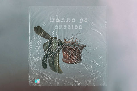 A quarantine serie - Retouche photos.
Série de photos sur le thème du confinement et le ressenti face à l'isolement durant cette période.
Shooting, retouches et montage photos par Alexie Kajpust graphiste illustratrice freelance.
Retouches texture peau, ajout/suppression d'éléments  et colorimétrie sur Photoshop et Lightroom.