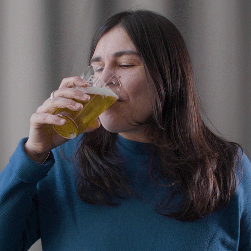 Emanuela bevuta gif.gif