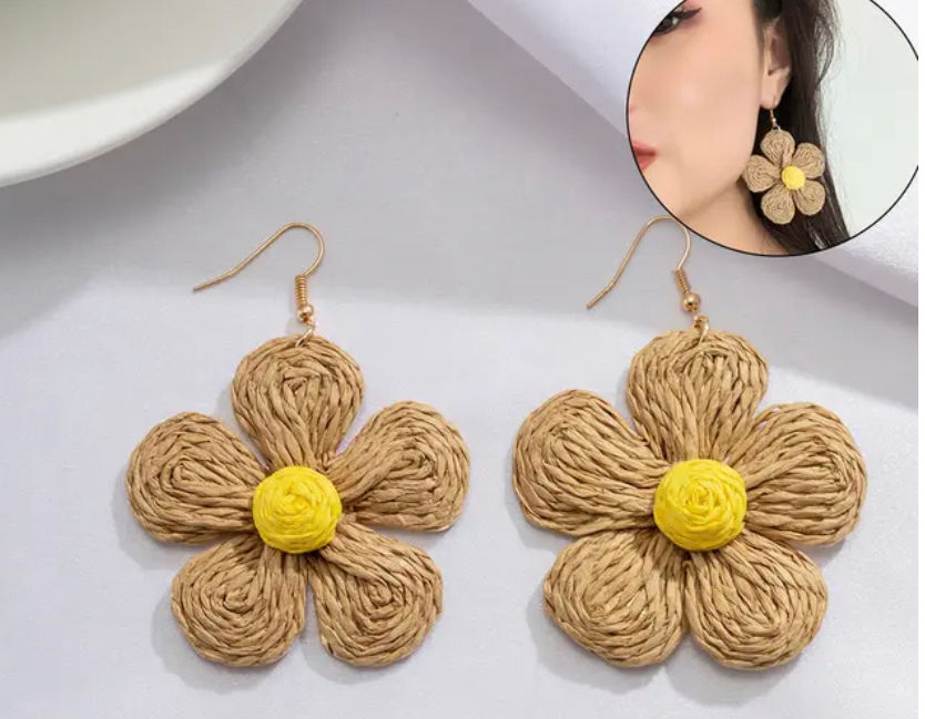 Thumbnail: DABC Flower Weave Necklace Set
