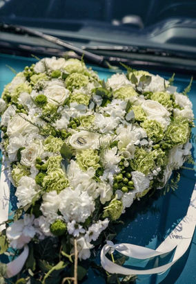 Hochzeit Blumenschmuck Hochzeitsauto