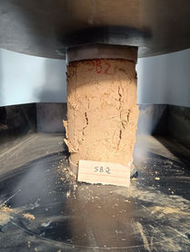 terre crue, bureau d’étude terre, architecture terre crue, architecture vernaculaire, test mécanique, matériau, sourcing, bauge