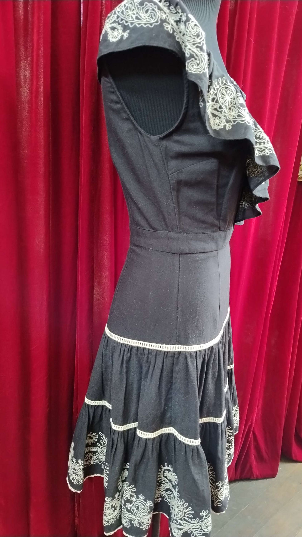 Thumbnail: Tigerlily Australian Designer black cotton white embroidered dress size US4 UK,8