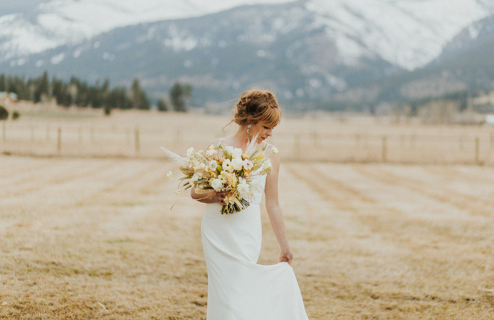 bride with a bouquet with mountains in background