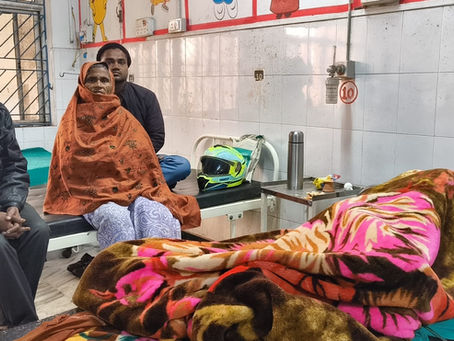 तेज रफ्तार बनी हादसे की वजह, पाकुड़िया में बाइक चालक गंभीर रूप से घायल