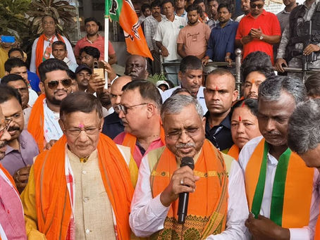 प्रतियोगी परीक्षाओं में गड़बड़ी के आरोप पर भाजपा का प्रदर्शन, डीसी कार्यालय घेरा