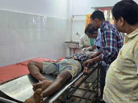 बस और बाइक के बीच टक्कर में सवार गंभीर रूप से घायल