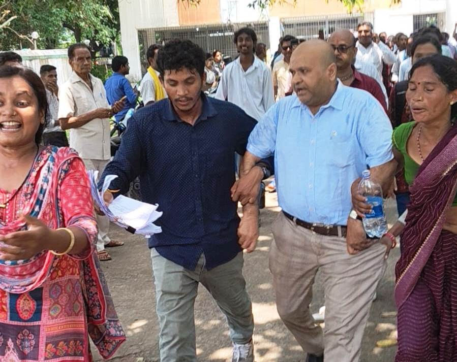 बंदोबस्त कार्यालय में हंगामा, एएसओ को लेकर पहुंचे आयुक्त कार्यालय