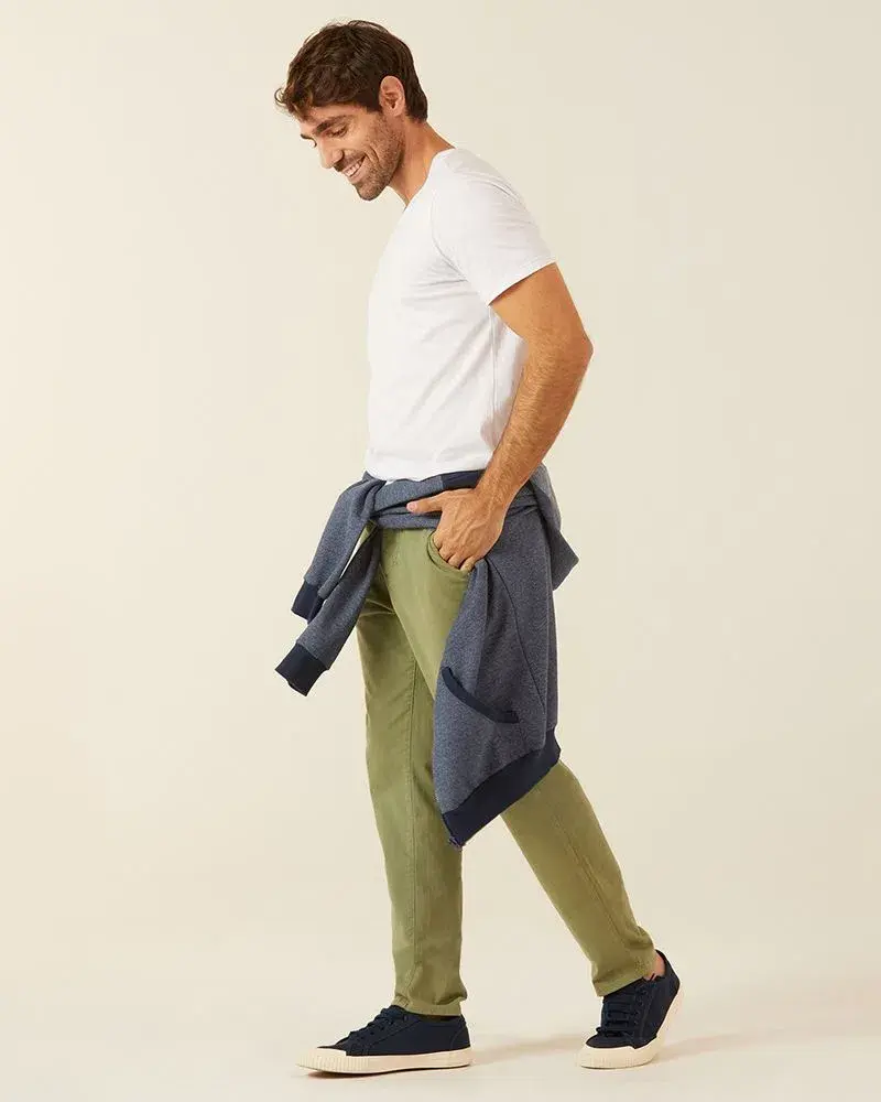 Miniatura: CAMISETA BÁSICA MASCULINA GOLA V EM ALGODÃO