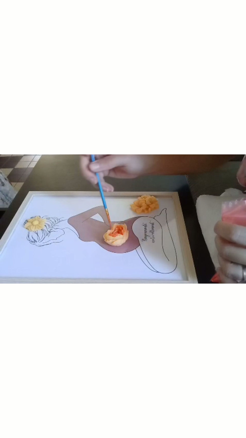 Miniature : Cadres artisanaux pour futures mamans, avec fondants parfumés.