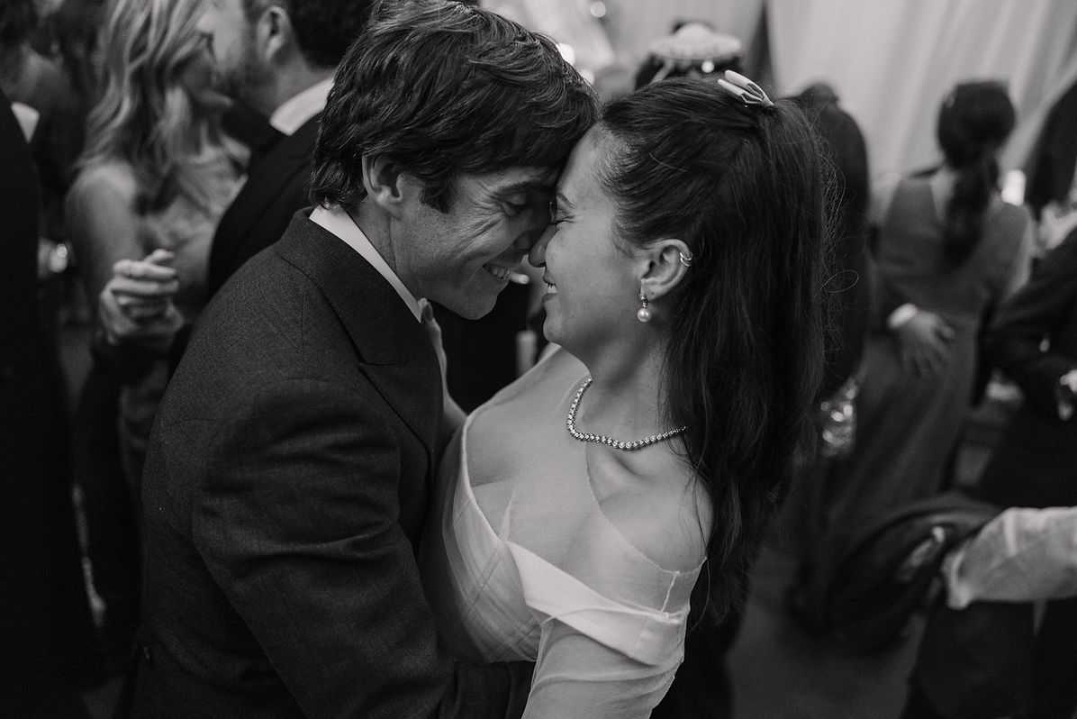 foto de novios en su primer baile