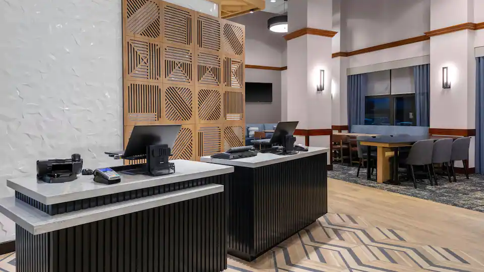 Hyatt_DFWZA-P0010-Lobby-Front-Desk.16x9.webp
